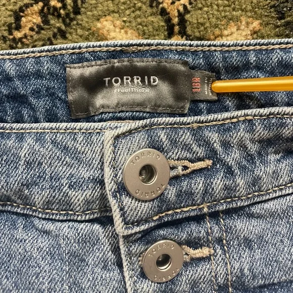 Torrid Distressed Denim Capris - Picture 5 of 6